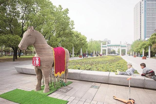 為武漢馬拉松加油 3D概念打印馬亮相武漢
武漢馬拉松,東莞馬拉松,3D打印馬,3D打印機(jī)器人,3d打印平臺(tái),e鍵打印