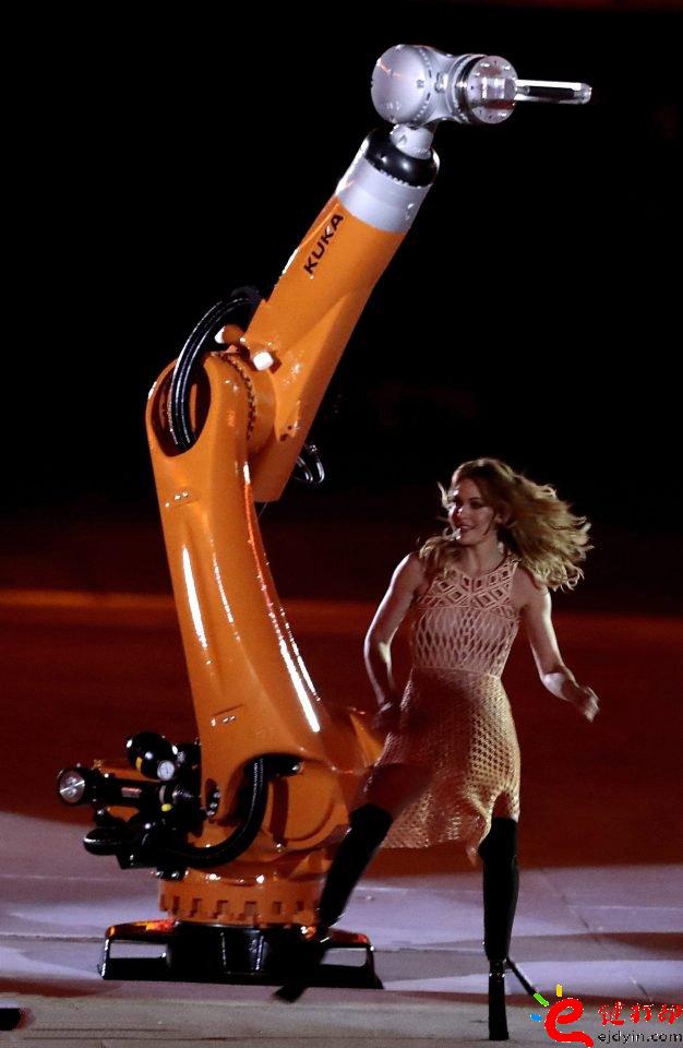 3D打印服裝_殘奧會(huì)開(kāi)幕式之星Amy Purdy的3D打印連衣裙閃耀舞臺(tái) 3D打印服裝_殘奧會(huì)開(kāi)幕式之星Amy Purdy的3D打印連衣裙閃耀舞臺(tái)